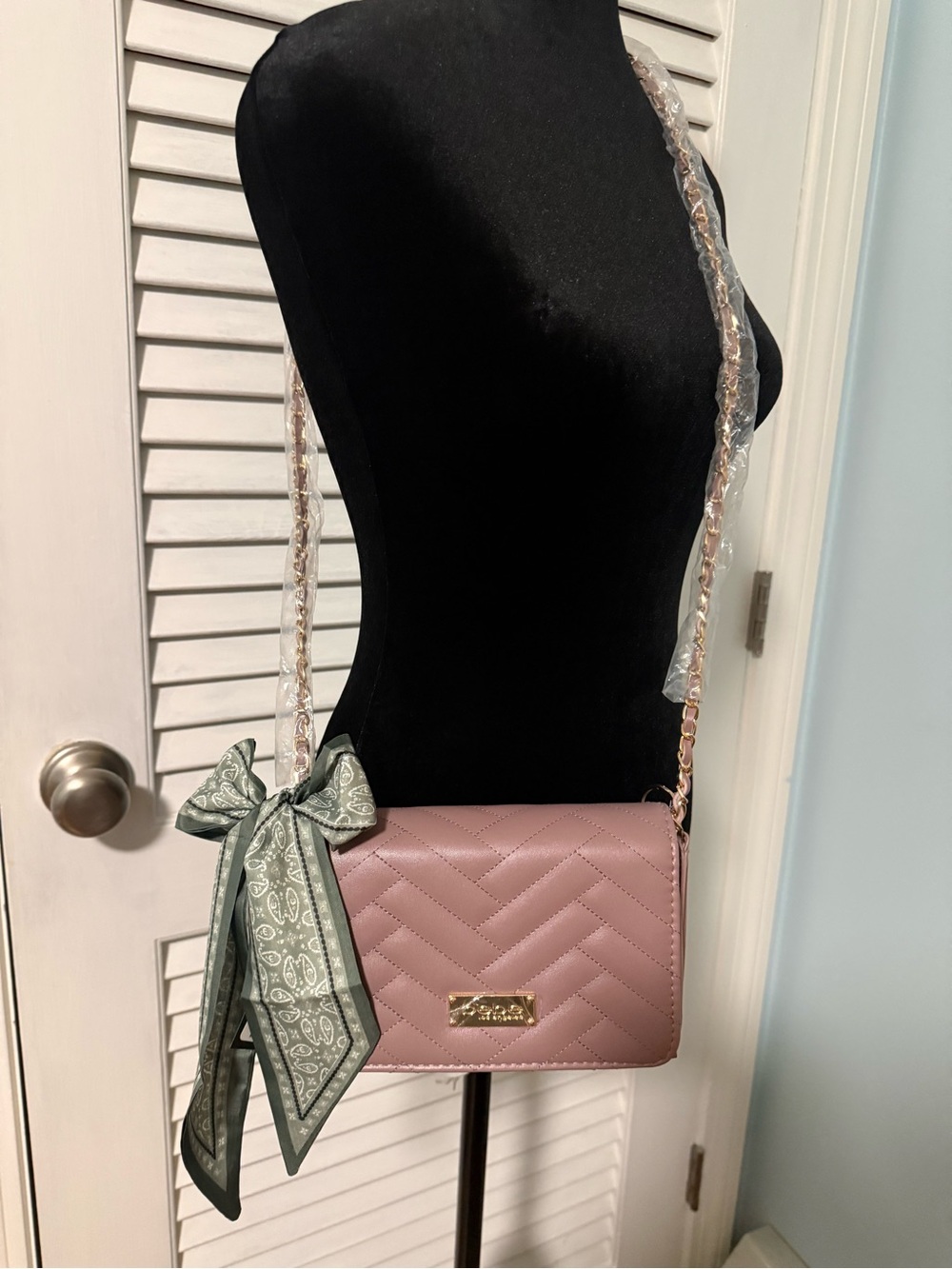 Bebe Quilted “Sophia” in dusty rose Crossbody Bag with attached cardholder! NWT